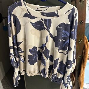 Evereve Blue and Cream Patterned Top